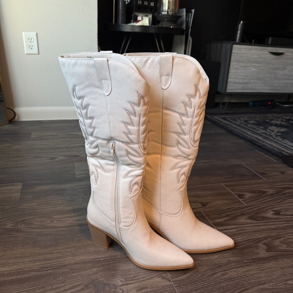 Delilah White Cowboy Boot NWOB - Picture 1 of 3